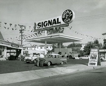 Signal service stations